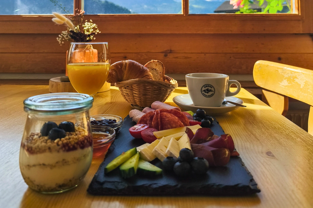 hotel-restaurant-waldrand-breakfast-table